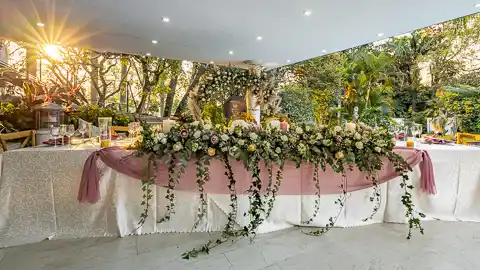 Christies 32 On Russell