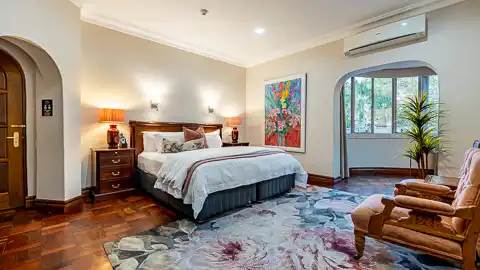 Christies 32 On Russell